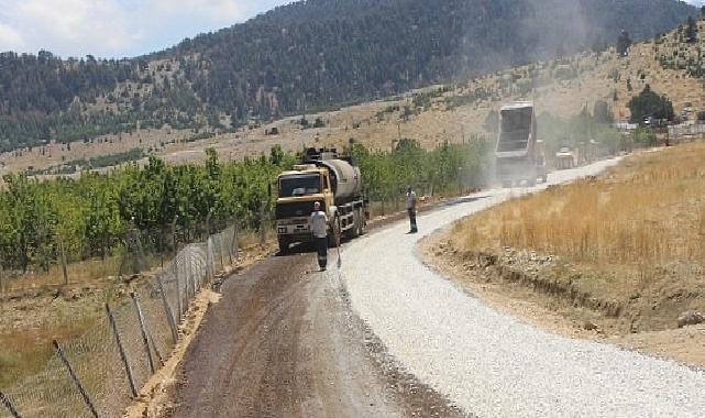 Finike Ördübek yayla yolunda asfalt çalışması