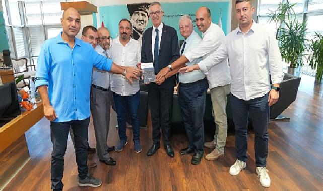Gazetecilerden Başkan Arda’ya özel hediye