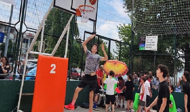 Gölcük sahilinde heyecan sırası sokak basketbolunda 