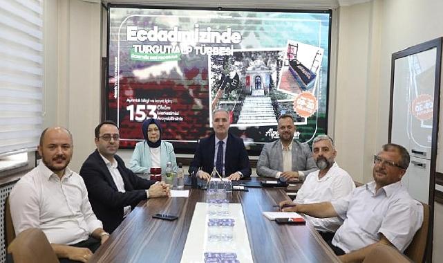 İnegöl Belediyesi Ücretsiz Turgut Alp Türbe Gezisi Düzenliyor