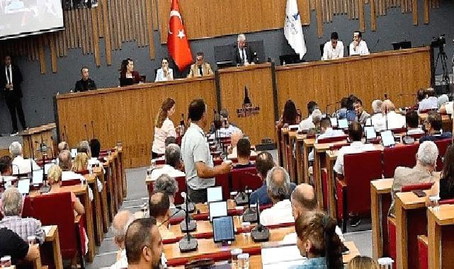 İzmir Büyükşehir Meclisi’nden Başkan Soyer’e yetki