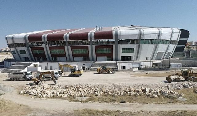 Karaman Belediyesi, yeni stadyum çevresinde peyzaj ve çevre düzenlemesi çalışmalarına başladı