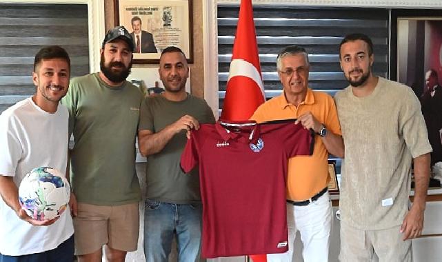 Kemer Belediyesi’nden ilçenin futbol takımlarına malzeme desteği