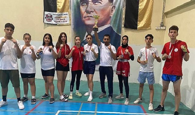 Kick Boks’ta Bayraklı farkı Bayraklılı gençler iller arası şampiyonada 7 derece kazandı