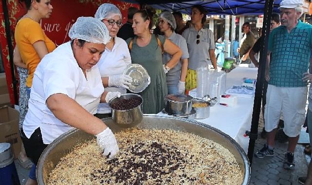 Konak’ta 5 Bin Kişiye Aşure