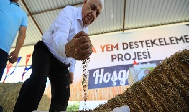 Muğla Büyükşehir Belediyesi Kaba Yem Desteği projesi ile piyasa değeri yaklaşık 3 Milyon TL olan kaba yemi üreticilere dağıtıyor