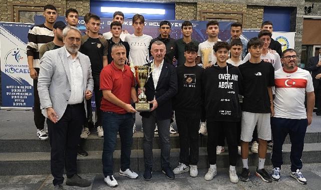 Amatör Futbolda Şampiyonlar Kupalarına Kavuştu