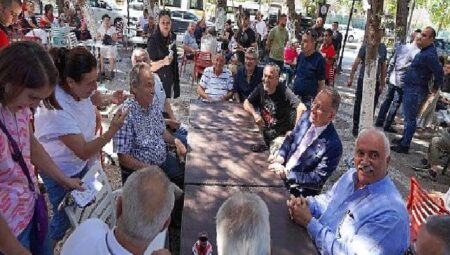 Başkan Çalık Emekliler Lokali’ni ziyaret etti