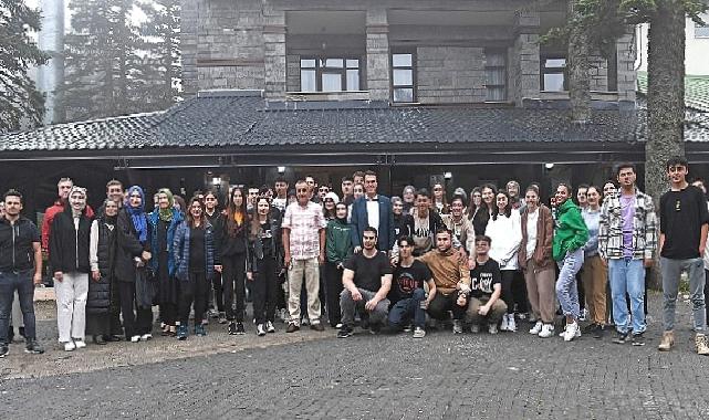 Başkan Dündar Uludağ’da öğrencilerle kampa katıldı