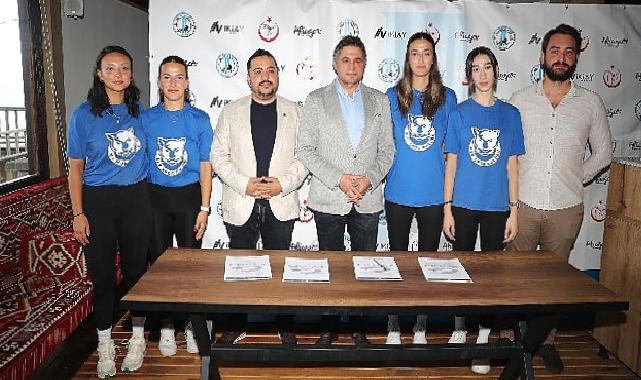 Başkan Serkan Acar, Aliağa’nın Profesyonel Kadın Voleybolcularıyla Bir Araya Geldi
