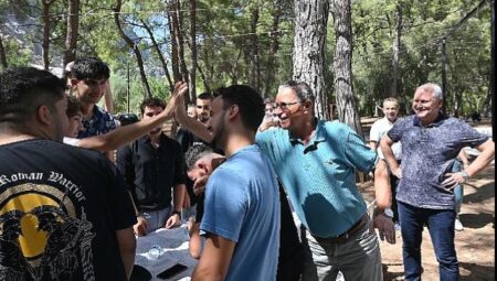 Başkan Topaloğlu’ndan öğrencilere mangal partisi