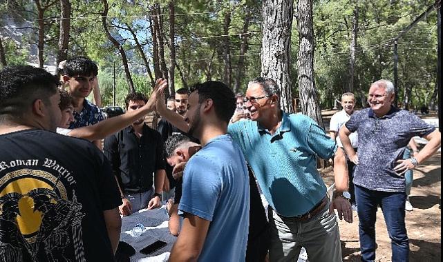 Başkan Topaloğlu’ndan öğrencilere mangal partisi