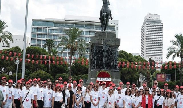Cumhuriyetimizin 100.yılında, Koton Cumhuriyet Gönüllüleri İzmir’in Kurtuluşu’nun yıldönümünde İzmir’deydi!