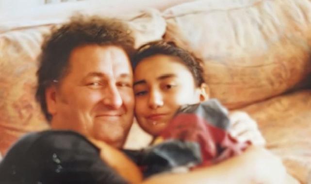 Evrencan Gündüz, Babasının Şarkılarını Yeniden Seslendirme Geleneğini Sürdürüyor: ‘Aşkın Sesini Duyuyorum’