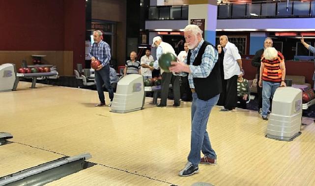 Huzurevi sakinleri bowling ile eğlendi