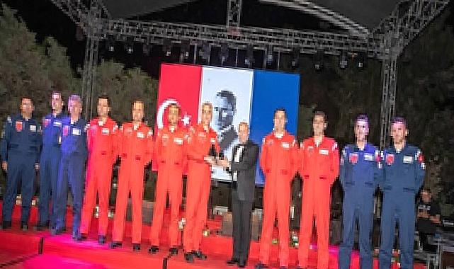 İzmir’de kurtuluş kutlamaları resepsiyonla başladı