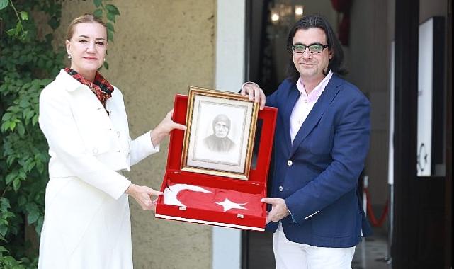 İzmir’in Kurtuluş Gününde DEÜ’ye Anlamlı Emanet: Asırlık Türk Bayrağı ziyaretçilerini bekliyor