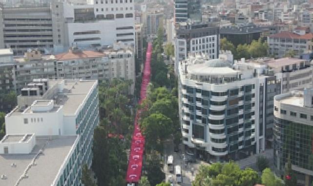 İzmirliler geleneksel Zafer Yürüyüşü’nde buluştu