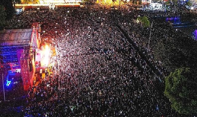İzmirliler Kurtuluş Günü’nde İzmir Fuarı’na akın etti