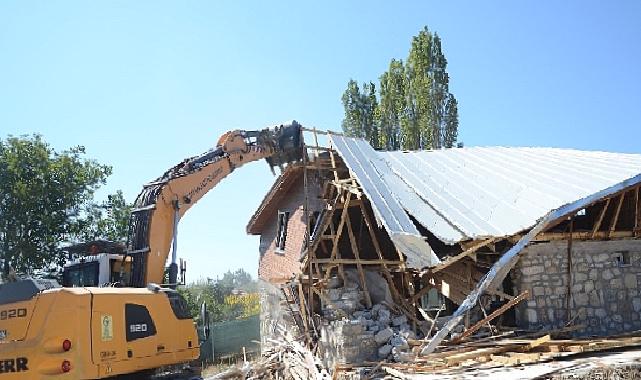 Kaçak Villa İnşaatı Yerle Bir Edildi