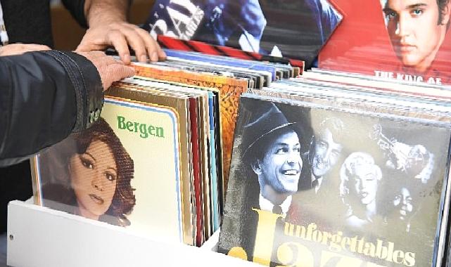 Kadıköy’de Plaklar Barış Manço Anısına Dönecek