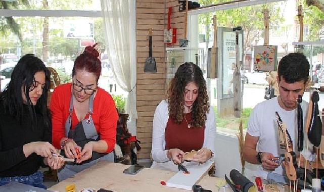 Karşıyaka’da Atıklar Minyatür Müzik Aletine Dönüşüyor