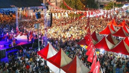 Kınık Belediyesi Hasat Festivali’ni Büyük Bir Coşkuyla Bitirdi