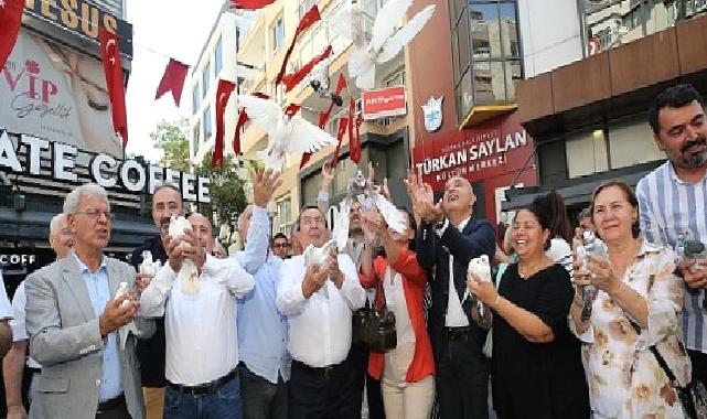 Konak’ta Güvercinler Barış Umuduyla Uçtu