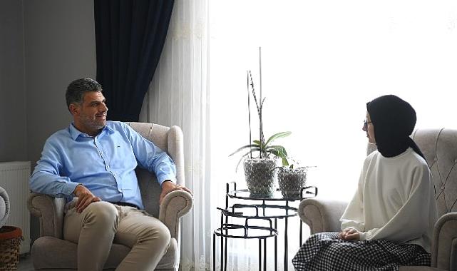 LGS birincisi Bayraklı’ya Kocaman’dan ziyaret