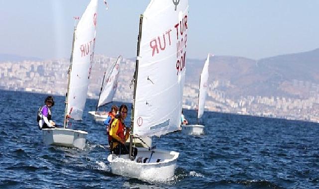 Narlıdere’den açılan yelkenler, İzmir Körfezi’nde görsel şölen yaşattı