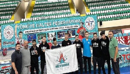 Nevşehir Belediyesi Gençlik ve Spor Kulübü’nün milli sporcusu Eray Çaylak Türkiye üçüncüsü oldu