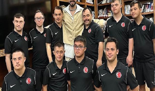 Rapçi SEFO, TFF Ödül Töreninin Ardından Genç Sporculara Moral Verdi