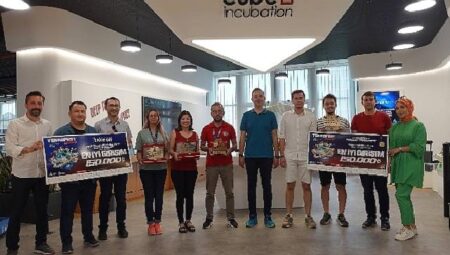 Teknopark İstanbul’un kuluçka merkezi Cube Incubation’un girişimcilerine TEKNOFEST Ankara’da ödül