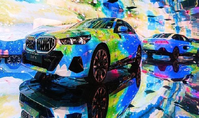 Yeni BMW i5’ten ilham alan “The Electric AI Canvas” enstalasyonu Art Basel’den sonra Contemporary Istanbul’a geliyor