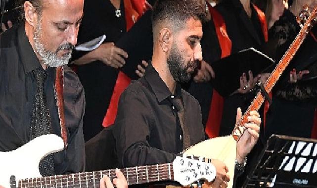 100 kişilik Türk Halk Müziği Cumhuriyet Korosu Kemer’de konser verdi