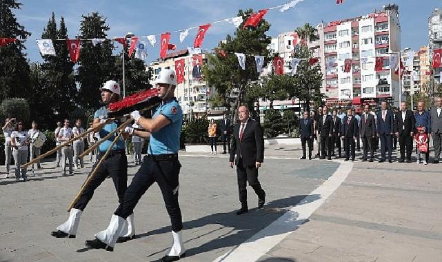 Antalya Büyükşehir’de Atatürk Anıtı’na çelenk sunma töreni