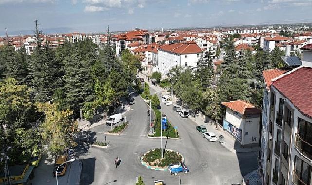 BAŞKAN ALTAY: “Akşehir Merkezdeki Caddeleri Sıcak Asfaltla Donatıyoruz”