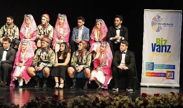 Başkan Arda ve gençler sahnede geleceği konuştu