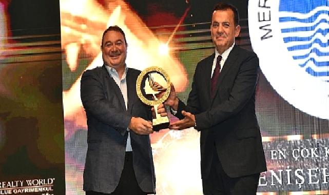 Başkan Özyiğit’e “Yılın En Çok Kadın Yönetici İstihdamı Sağlayan Belediye” Ödülü