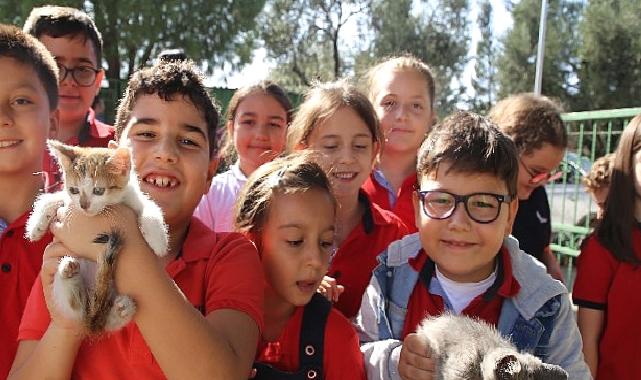 Burhaniye’de Öğrencilerden Hayvan Barınağına Ziyaret