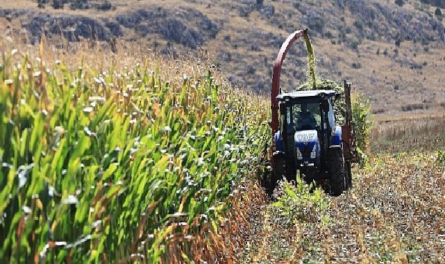 Büyükşehir Belediyesi Korkuteli Taşkesiği Mahallesi’ne Silaj Makinesi Hibe Etti