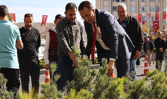 Cumhuriyet’in 100. Yılında 100 bin fidan dağıtıldı