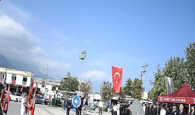 Cumhuriyet’in 100’ncü yılı dolayısıyla Kemer’de tören düzenlendi.