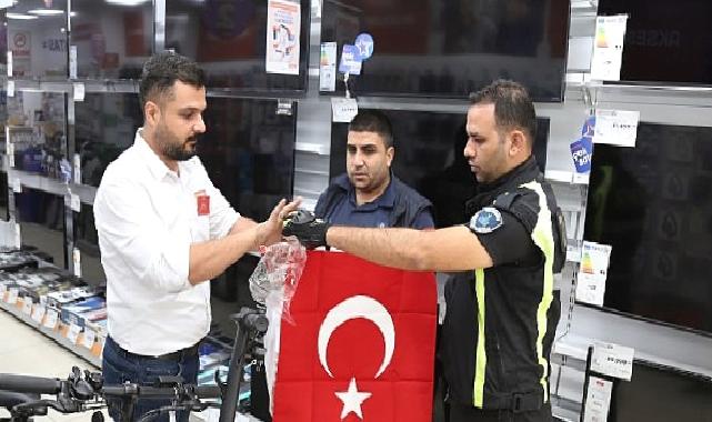 Edremit Bayraklarla donatıldı