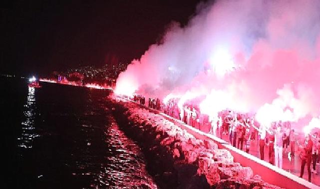 Gemlik’te binlerce meşale Cumhuriyet için yakıldı.