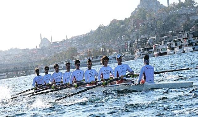 Genç sporcular Cumhuriyet’in 100. Yılında dostluk için 10. kez kürek çekti