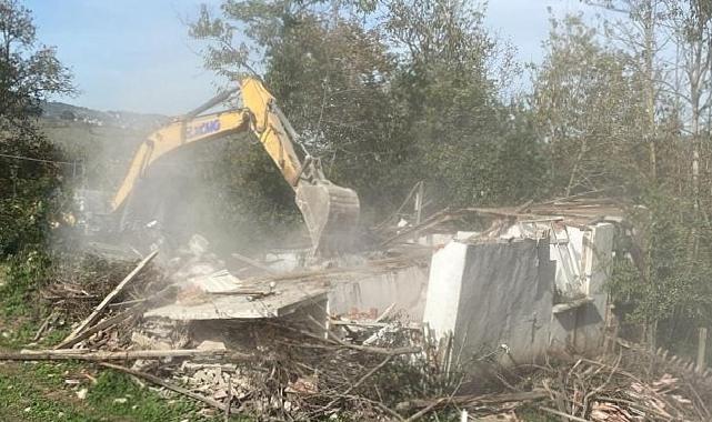 Gölcük’te meruk ve orta hasarlı 123 bina yıkıldı