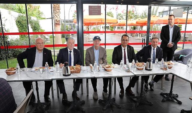 İESOB yönetimi’nden başkan Engin’e ziyaret