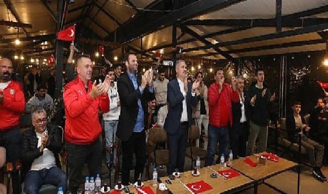 İnegöl Tribününde Milli Coşku
