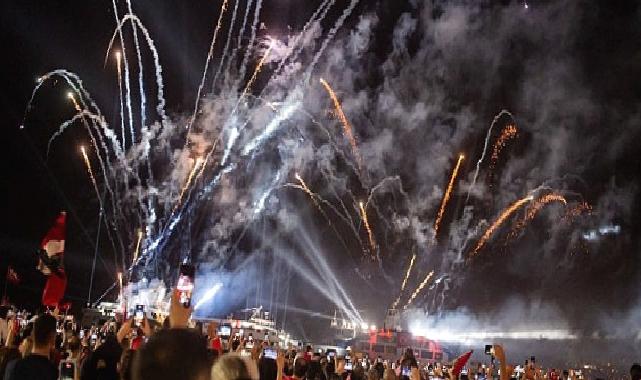 İzmir Cumhuriyet kutlamalarıyla adını tarihe yazdı